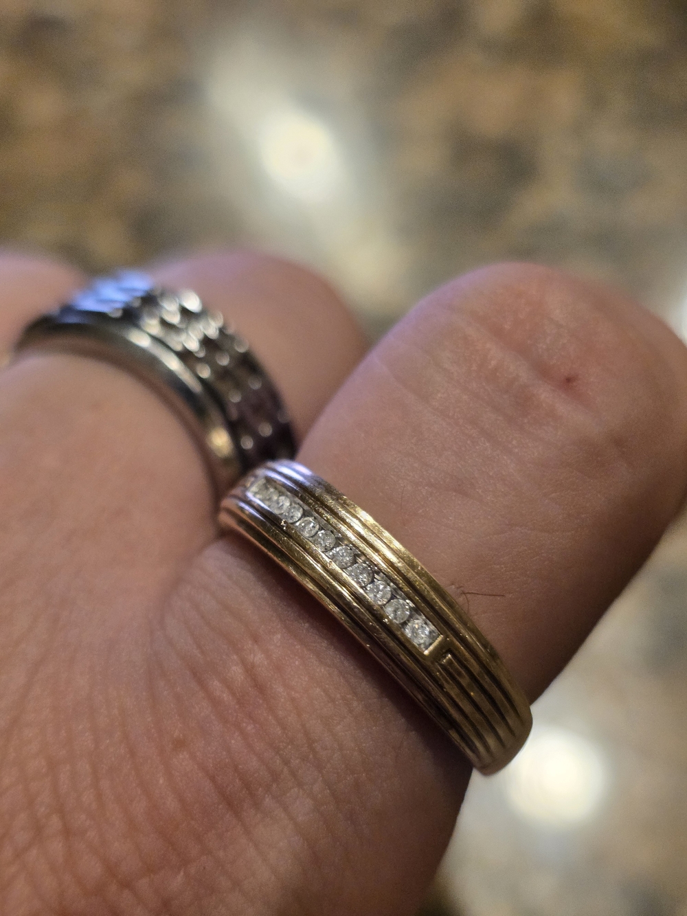 10k Gold Ridged Ring With Diamonds. - Picture 7 of 10